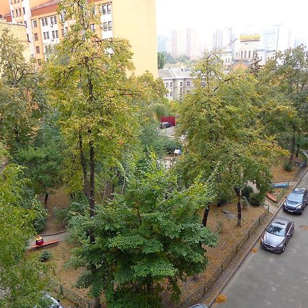 Apartment Olympyska On Velyka Vasylkyvska 45 Kyiv Exterior photo